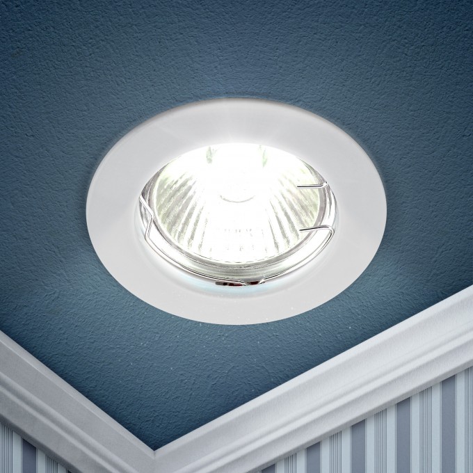 Светильник ЭРА KL1 WH литой простой MR16 12V 50W белый C0043653 Светильник ЭРА KL1 WH литой простой MR16 12V 50W белый C0043653