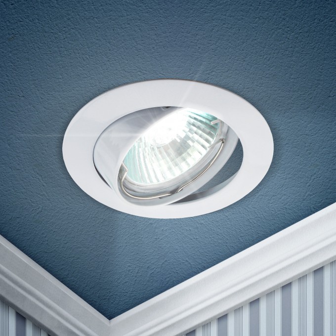 Светильник ЭРА KL1A WH литой простой пов. MR1612V/220V 50W белый C0043658 Светильник ЭРА KL1A WH литой простой пов. MR1612V/220V 50W белый C0043658